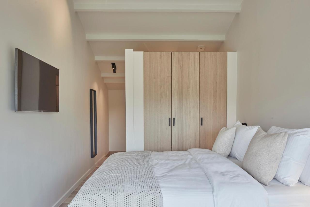 רטרנכמנט La Cigogne Boutique Suites מראה חיצוני תמונה